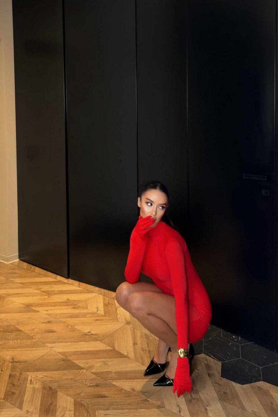 418 - сукня з рукавицями червоний