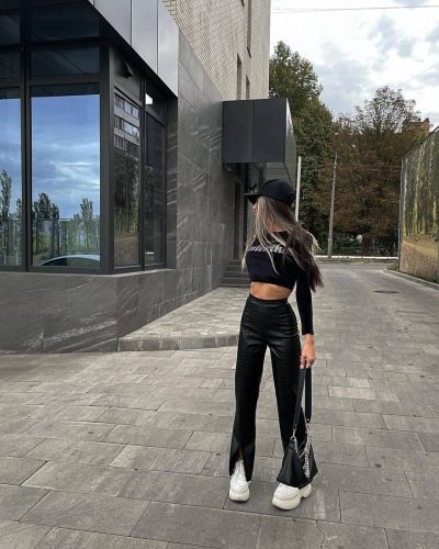 Брюки з еко-шкіри під пітон