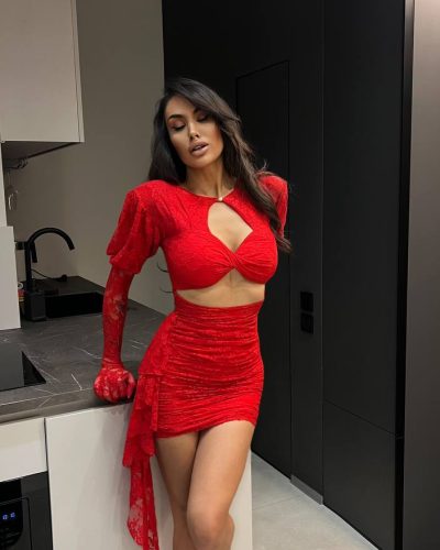 Сукня з гіпюру з рукавицями