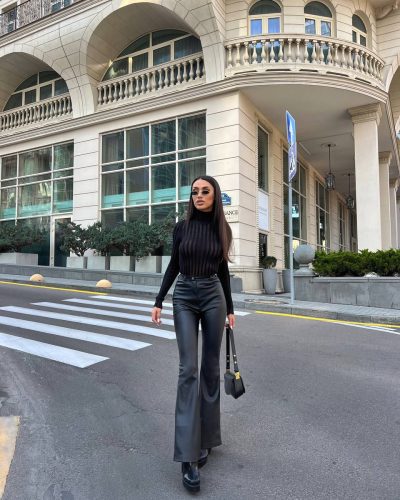 Брюки кльош з еко-шкіри