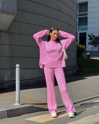 Вʼязаний костюм з косичками