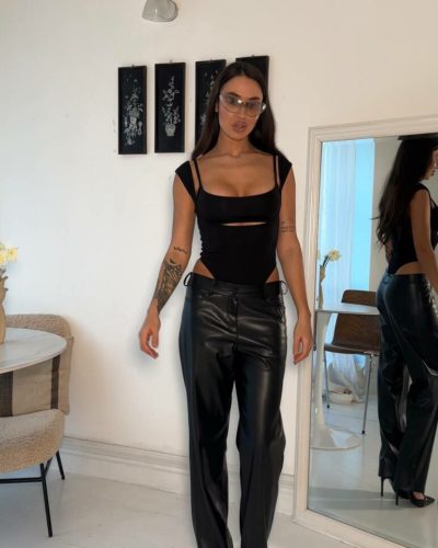 Боді з вирізом під грудьми