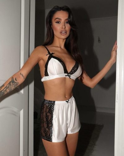 Піжама з топом-бралет та шортами з мереживом