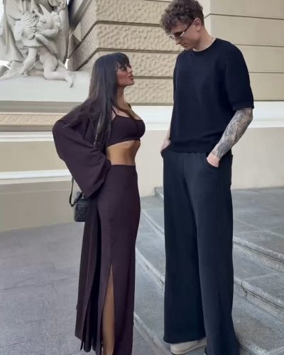 Спідниця з розрізом з трикотажу (з костюму-трійка)