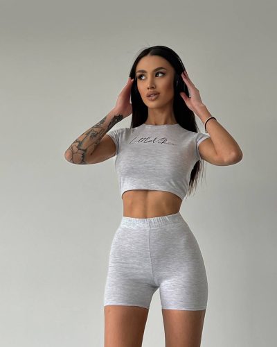 Топ з наліпкою “Littleviksi”