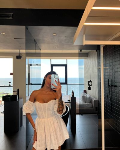 Корсетна сукня з прошви