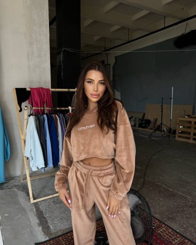 Костюм з м’якого плюша з вкороченим худі