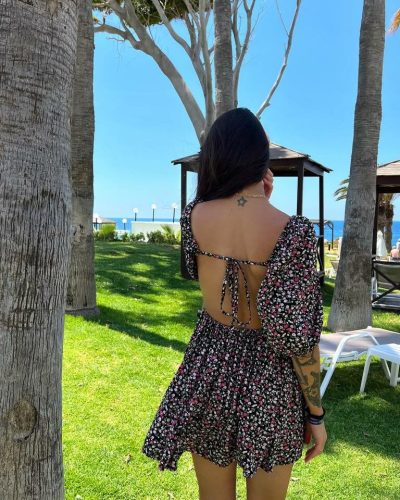 Сукня з відкритою спиною