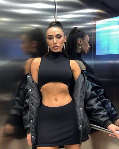 Сукня з відкритим животом