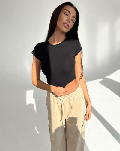 Вкорочена футболка